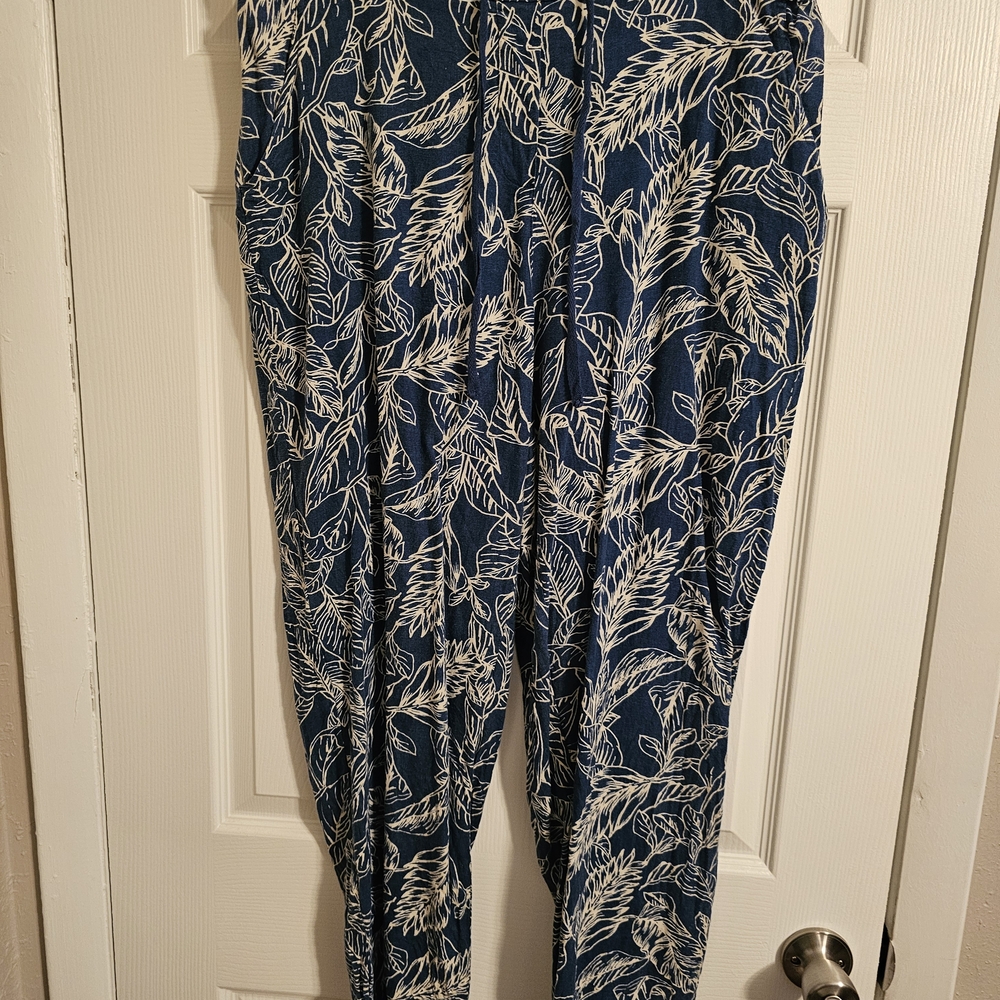 Cathy Blue and White Leaf Print Pants